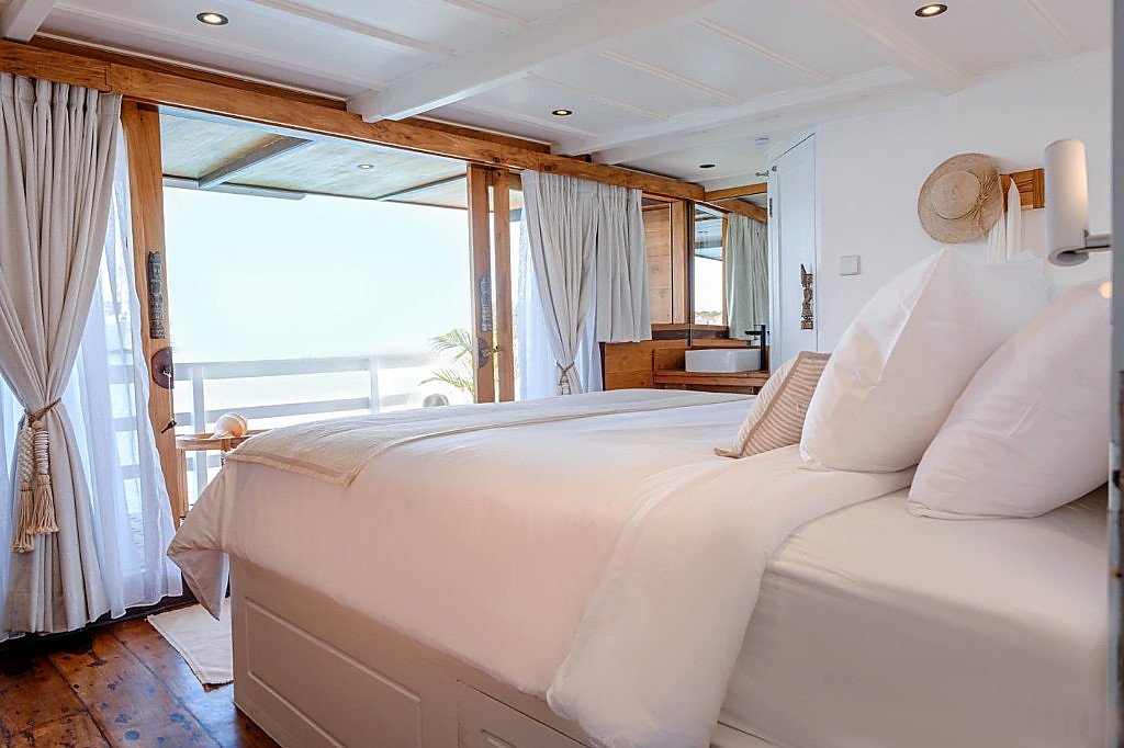 Master suite cabin aboard Aliikai Voyage with ocean-facing doors