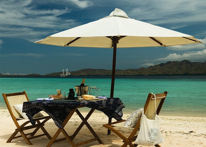 Private beach lunch with Alexa at anchor