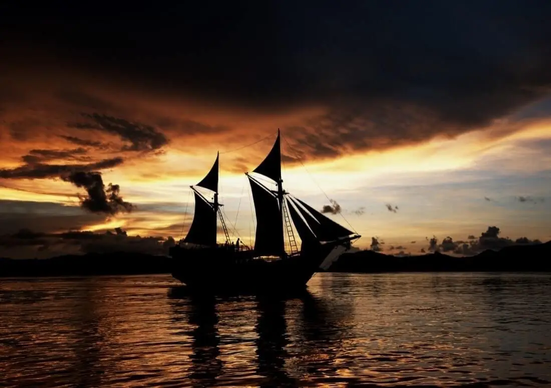 Alexa, a private phinisi yacht charter for two in Indonesia