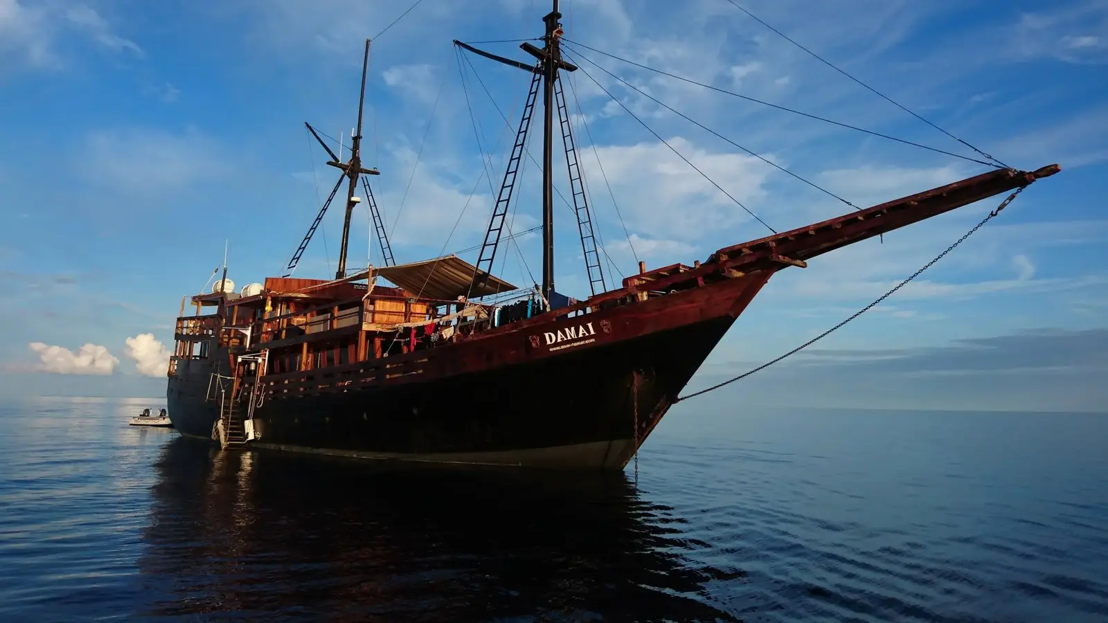 Damai I, a 7-cabin yacht for cabin trips and private charter in Komodo, Raja Ampat, Alor and Cenderawasih Bay