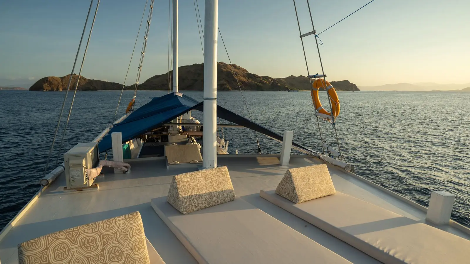 Jinggo Janggo, a 2-cabin boutique yacht for private charter in Komodo, Indonesia