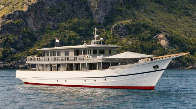 Mahodaya at anchor, a 3-cabin yacht for private charter in Indonesia