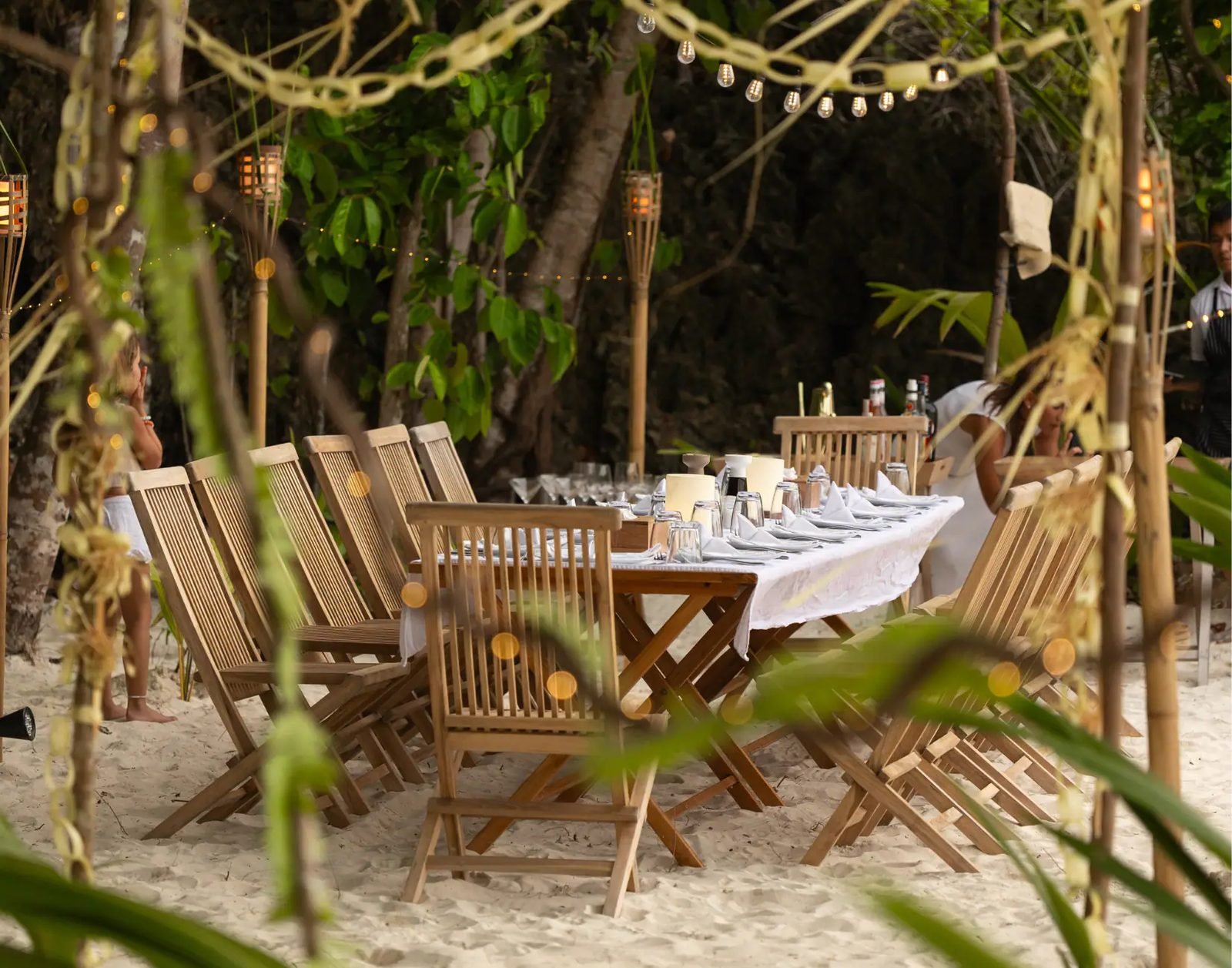 Dinner set on the beach during a Mutiara Laut voyage