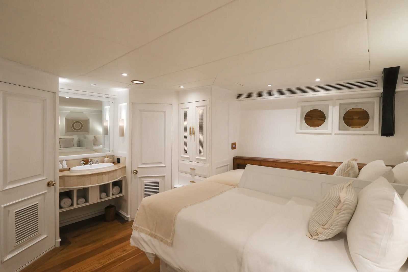 Ensuite bathroom in a double cabin on Mutiara Laut