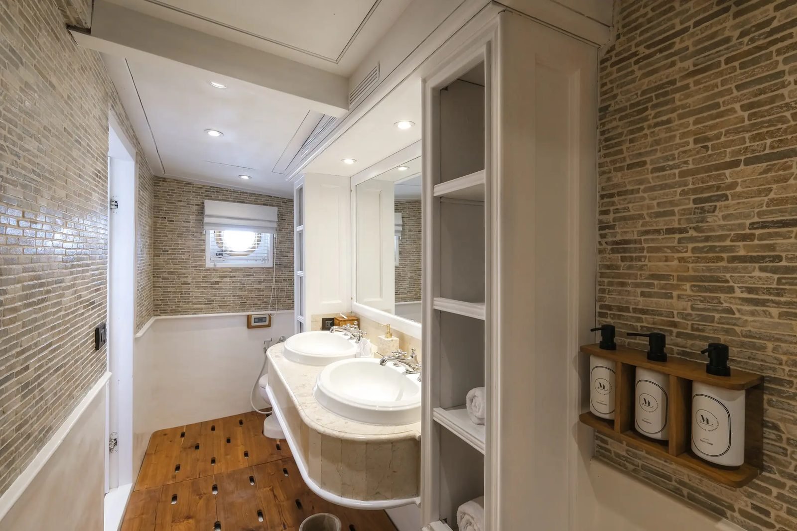 Master bathroom on Mutiara Laut