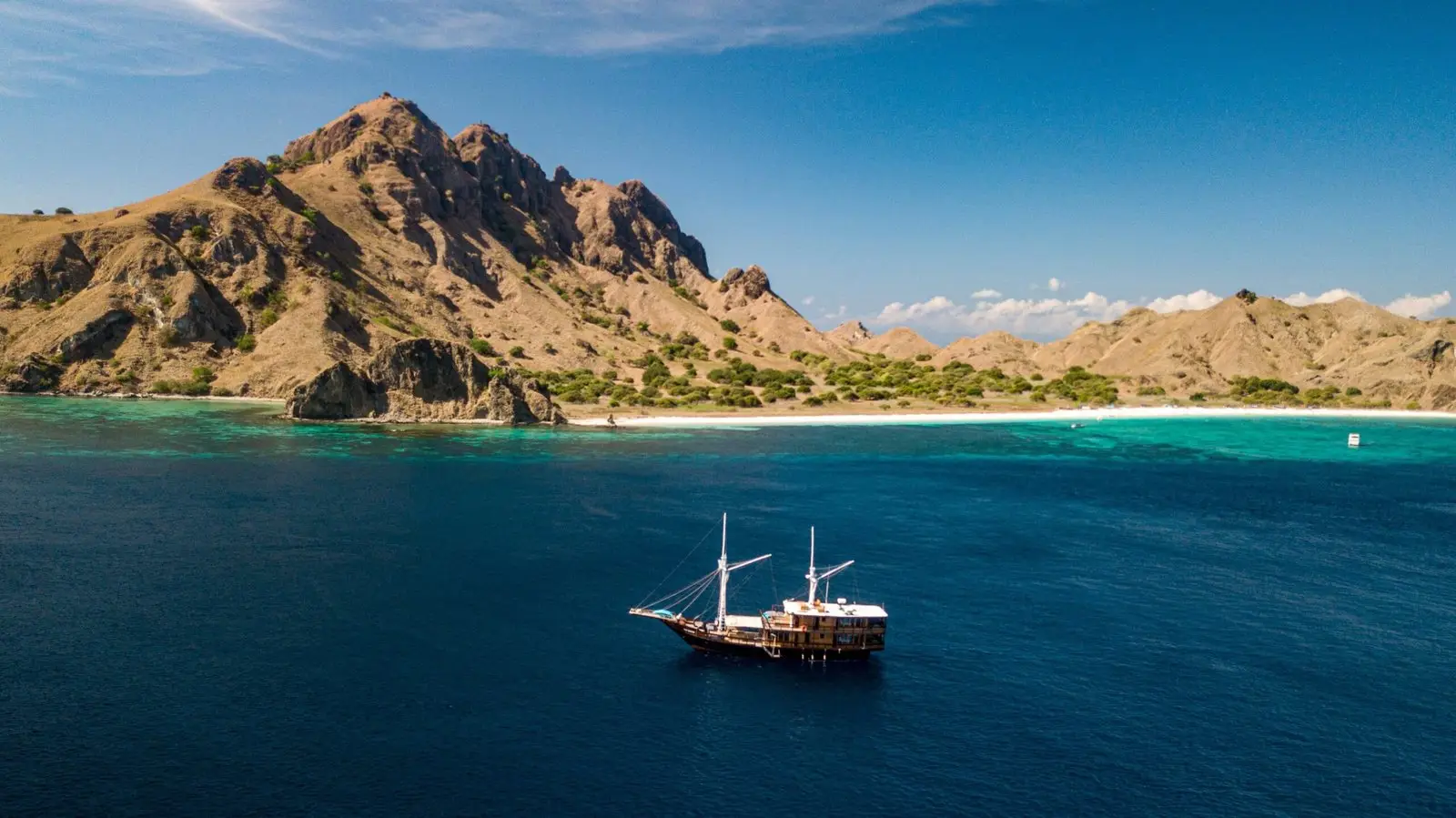 Oracle, a 3-cabin phinisi for private charter in Komodo, Raja Ampat and the Banda Islands