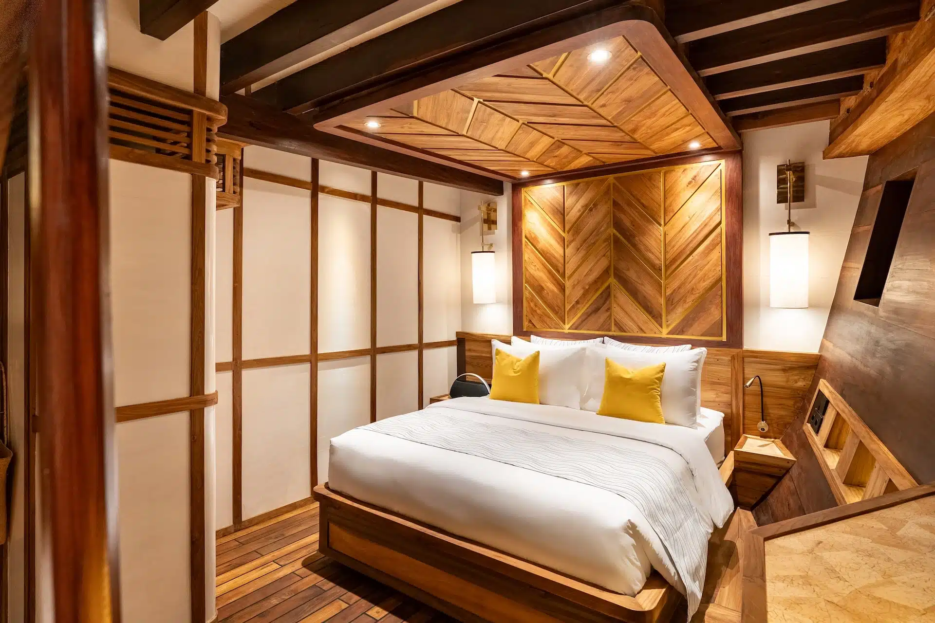 A gold deluxe suite on Otium