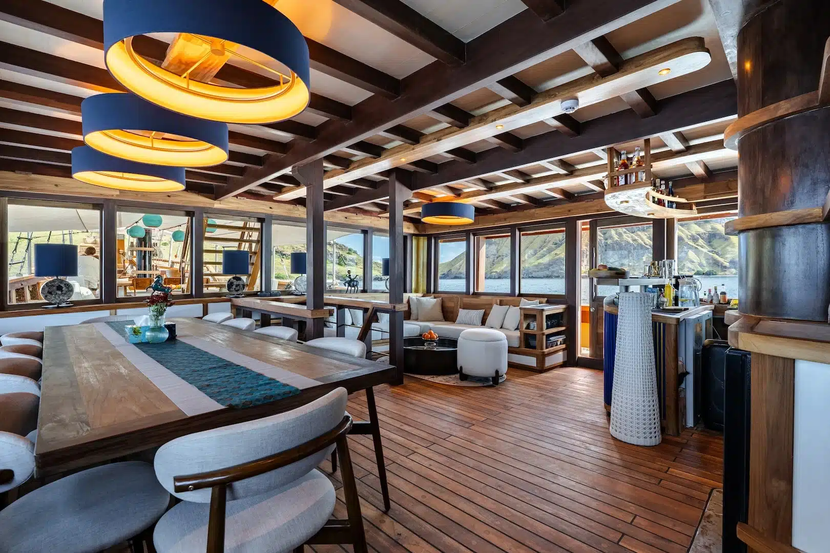 Dining salon and bar on Otium