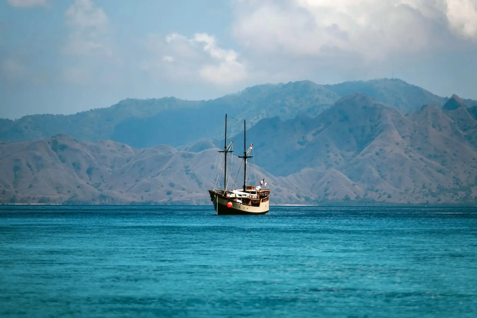 Samara II, a 4-cabin yacht for private charter in Komodo National Park, Indonesia