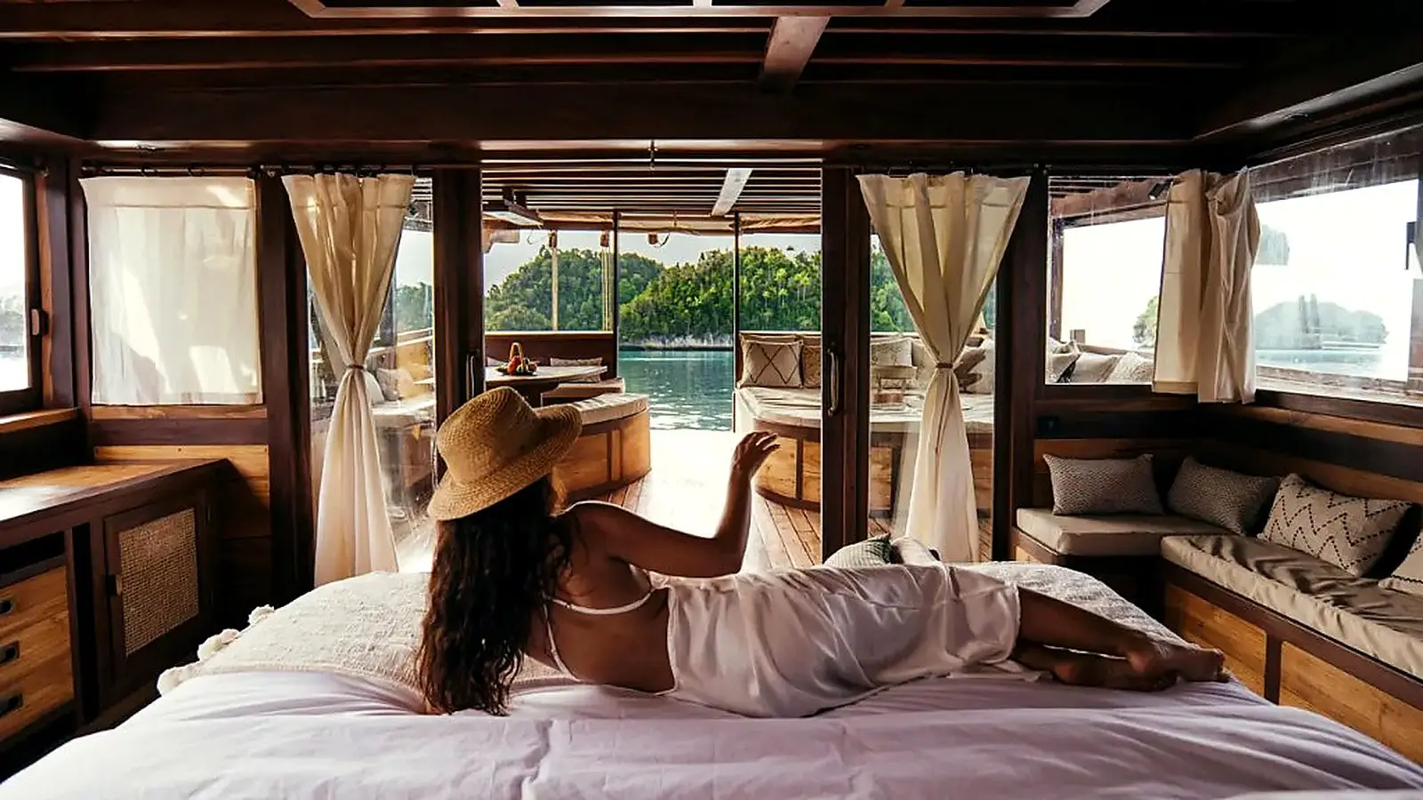 Master cabin on Senja looking out over Komodo