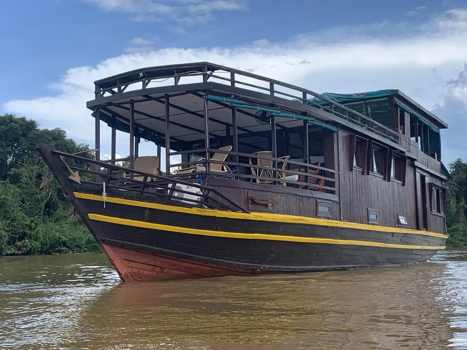 Spirit of Kalimantan, a 4-cabin klotok riverboat for cabin trips in Sebangau National Park, Borneo